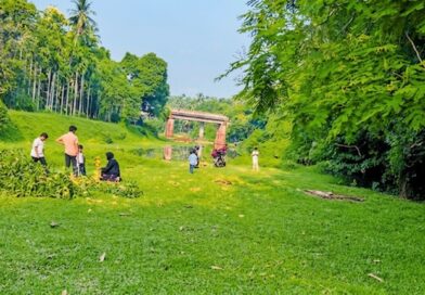 ക്യാമറക്കണ്ണുകളെ ആകർഷിച്ച് ആരാമ്പ്രം മിനി ഗ്രൗണ്ട്; പൂനൂർ പുഴയോരത്ത് ഫോട്ടോഷൂട്ടുകളുടെ തിരക്ക്