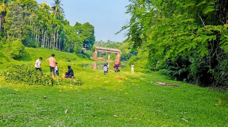 ക്യാമറക്കണ്ണുകളെ ആകർഷിച്ച് ആരാമ്പ്രം മിനി ഗ്രൗണ്ട്; പൂനൂർ പുഴയോരത്ത് ഫോട്ടോഷൂട്ടുകളുടെ തിരക്ക്